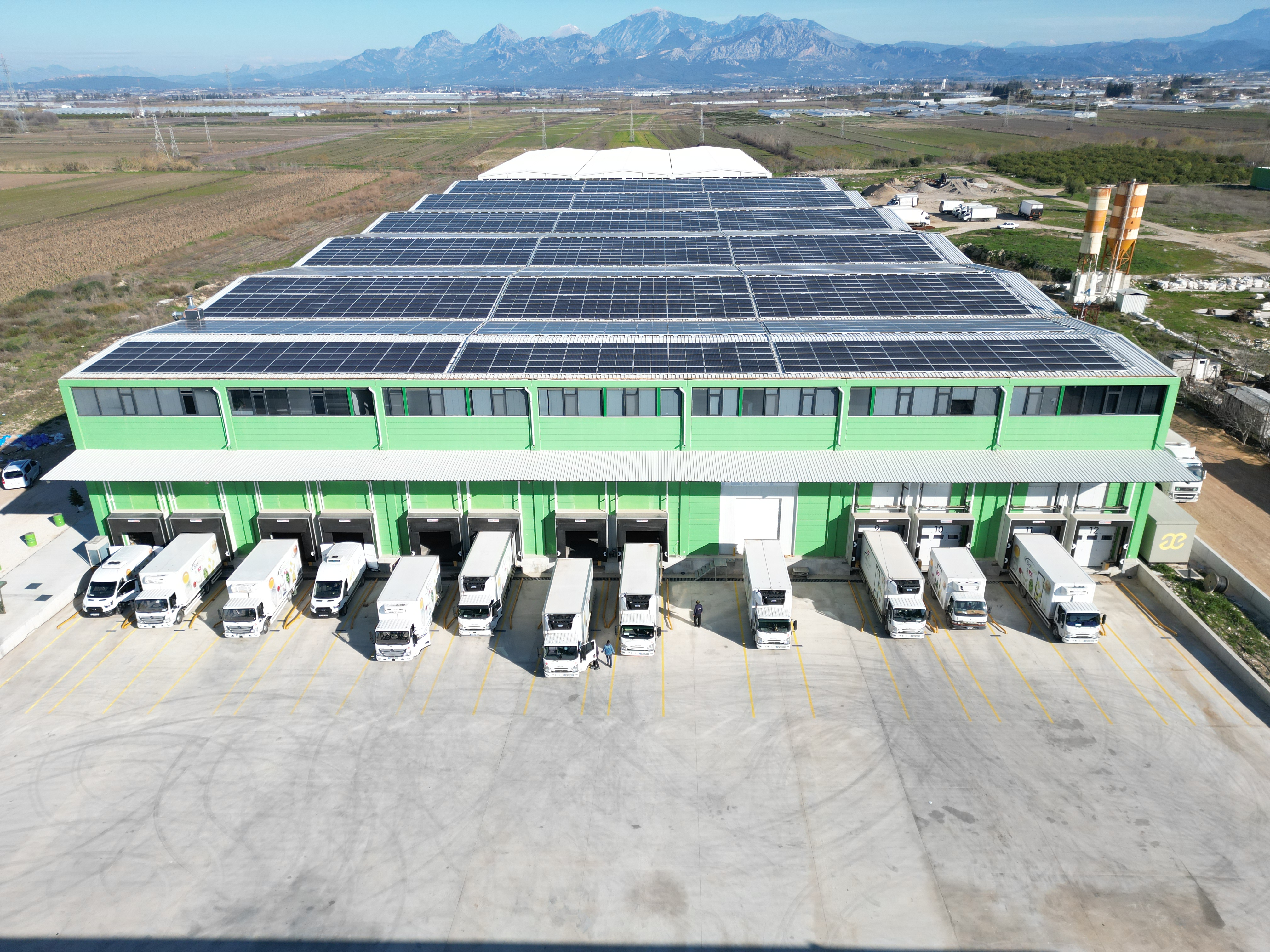 Bidfood Antalya depot with solar panels